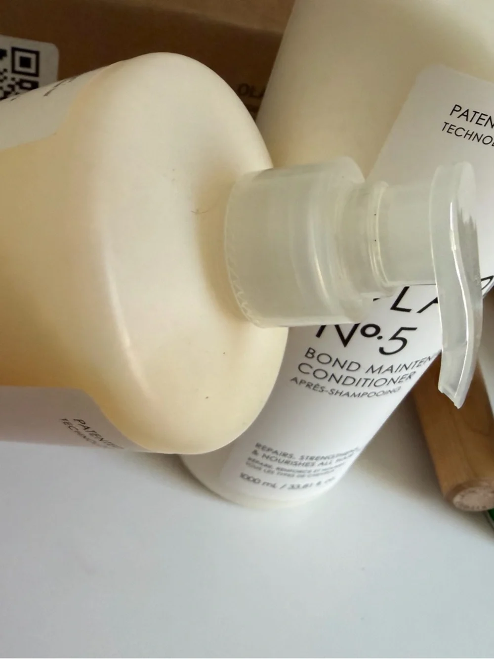 Olaplex No.4 Bond Maintenance Shampoo & No.5 Conditioner - White - Picture 2 of 6